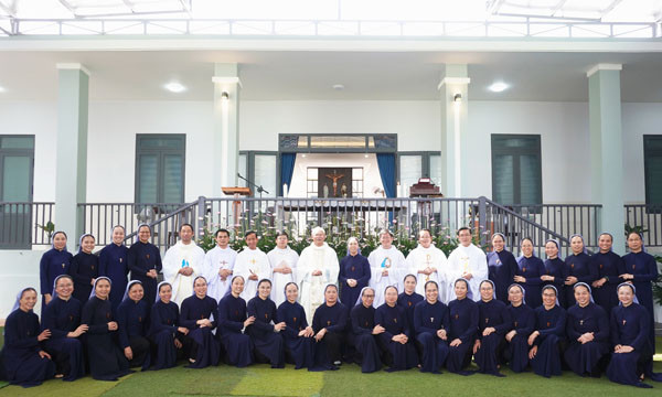 Làm phép ngôi nhà mới - Cộng đoàn Duy Hòa